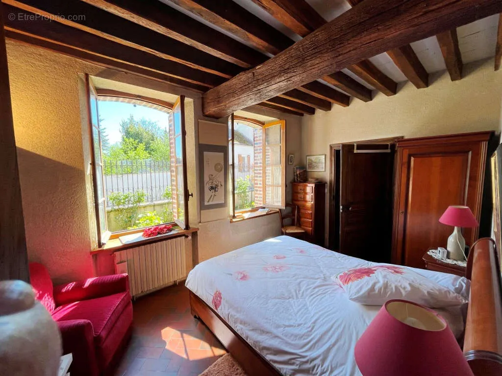 Magamistoad - Charming Two-Home Property with Garden in Sens