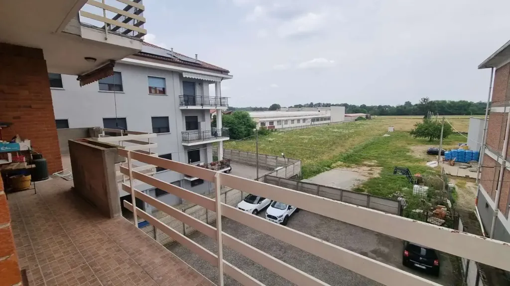 Balcon - Rearfacing Apartment with Balcony in Foglizzo