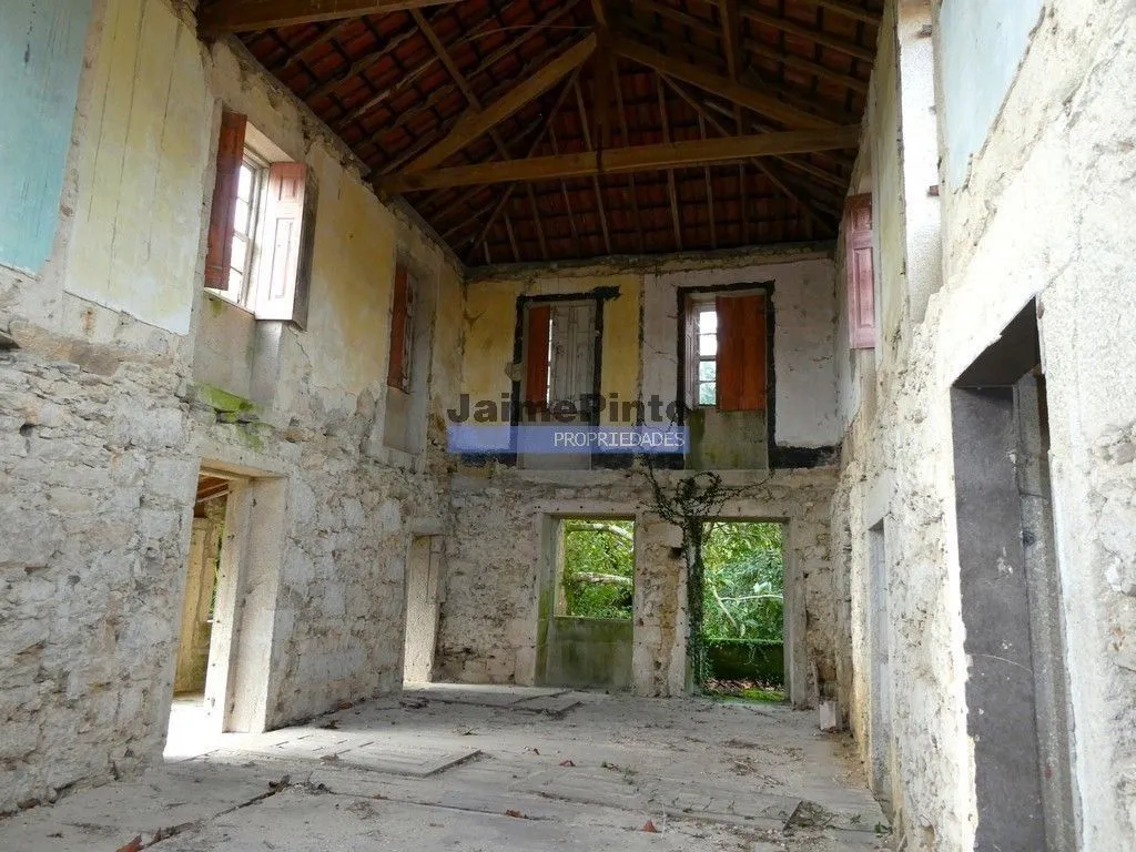Toad - Luxury Farmhouse with River View in Viana do Castelo