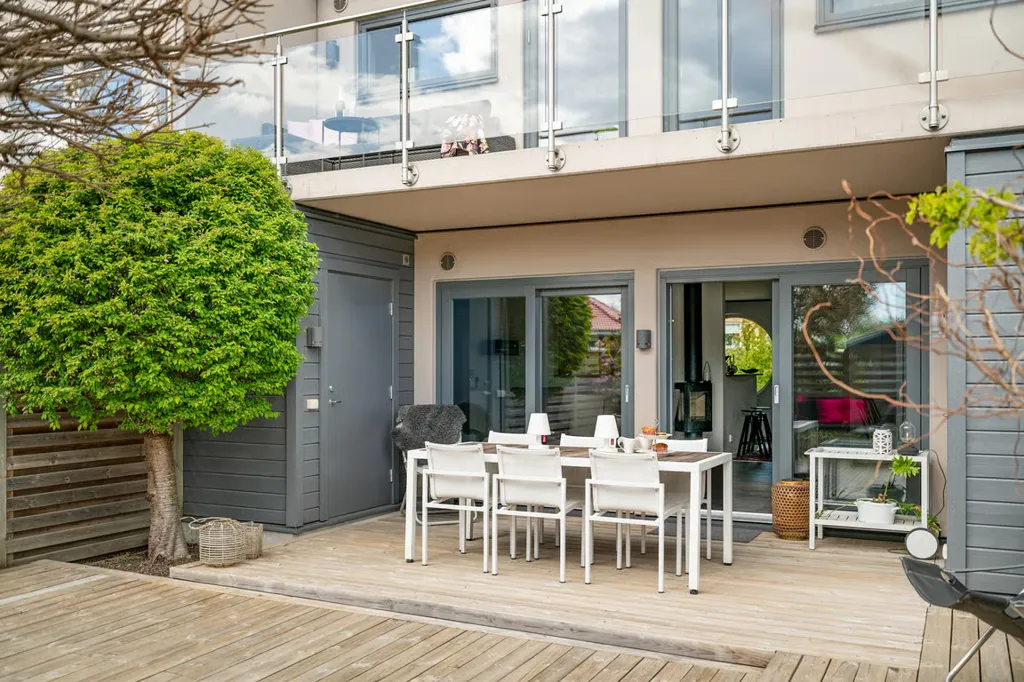 Terrass - Corner Townhouse with Balcony in Egna Hem