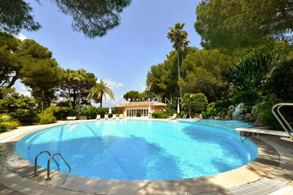 Bassein - Renovated Villa with Private Beach Access in Cap d'Antibes