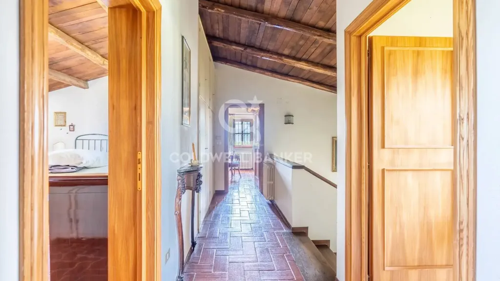 Esik - Villa with Pool in Monte Pennino