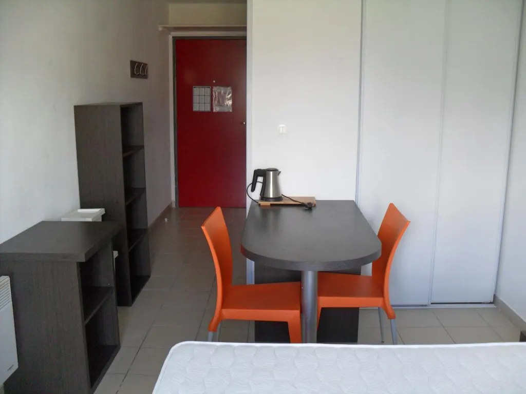 Chambres - Studio Meublé Face à l'Hôpital Nord à Saint-Priest
