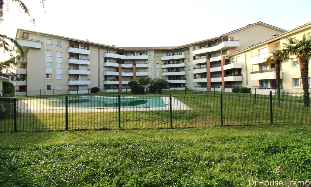 Piscine - Appartement Rénové avec Terrasse et Piscine à Cugnaux
