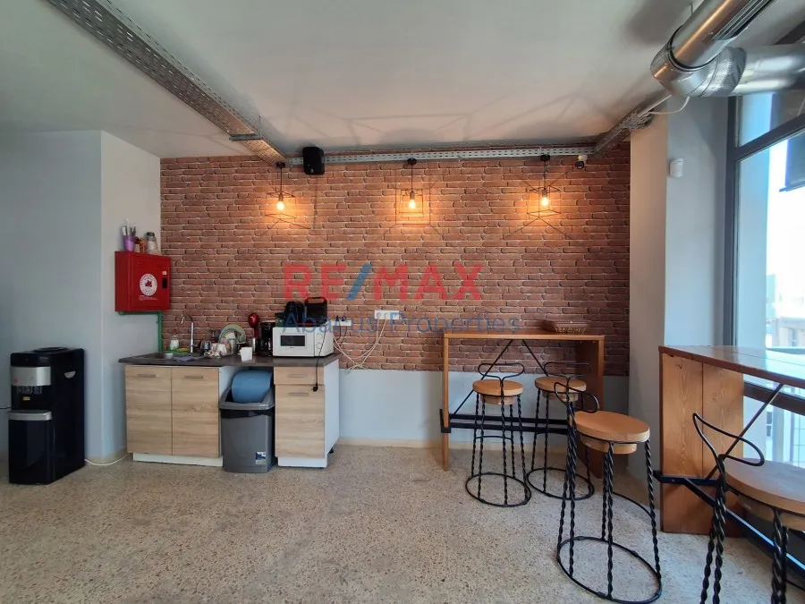 Cucina - Commercial Space with Harbour View in Piraeus