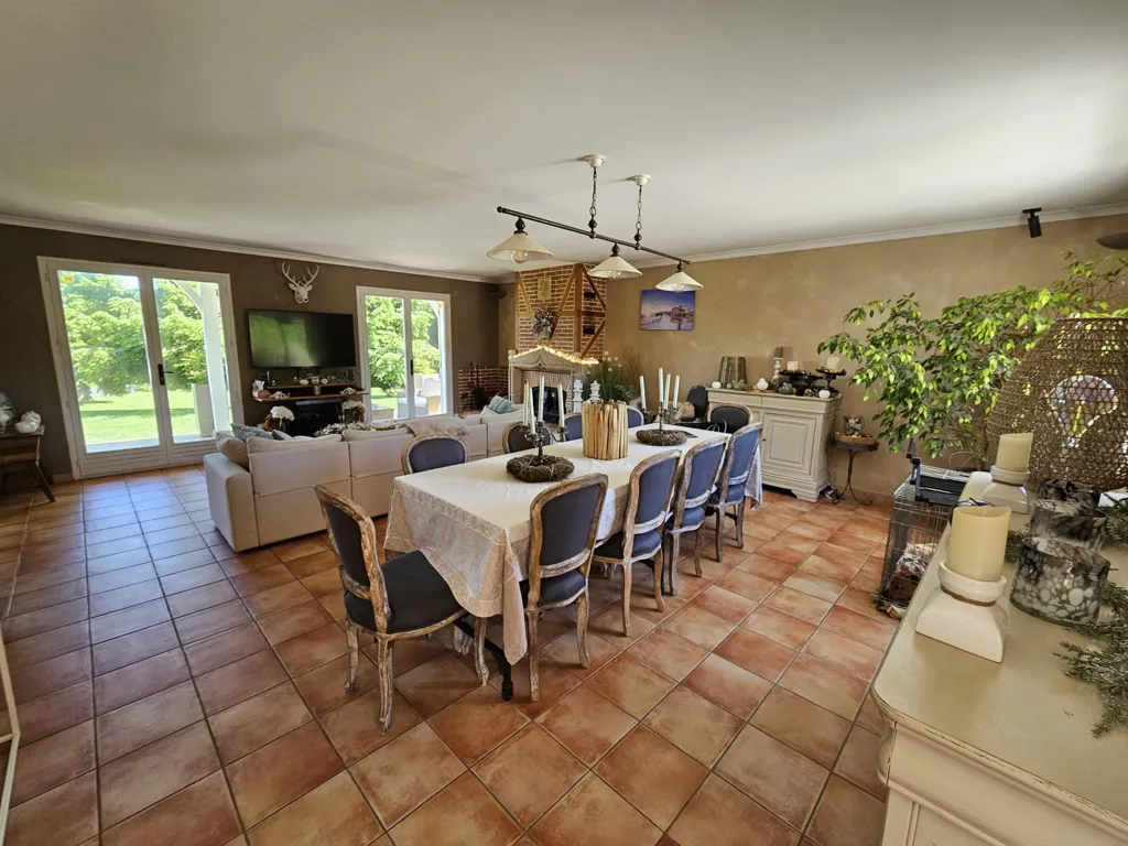 Dining Room - Renovated House with Pool near Pont de Veyle
