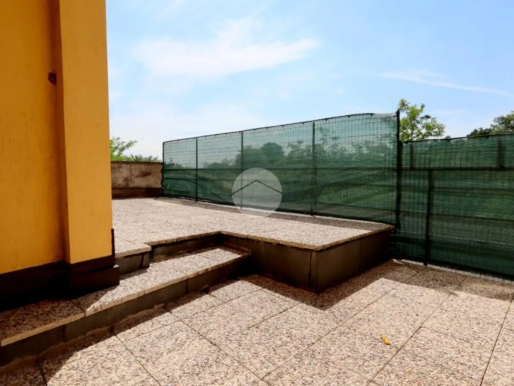 Terrass - Spacious 3-Bedroom Flat in Castenedolo