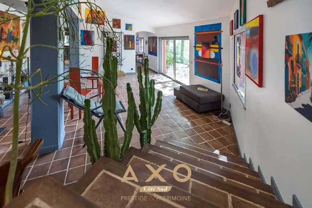 Esik - Villa with Pool in Le Puy Sainte Reparade