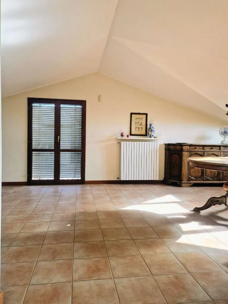 Sala da pranzo - Corner Semi-Detached Villa with Garden in Rubiera