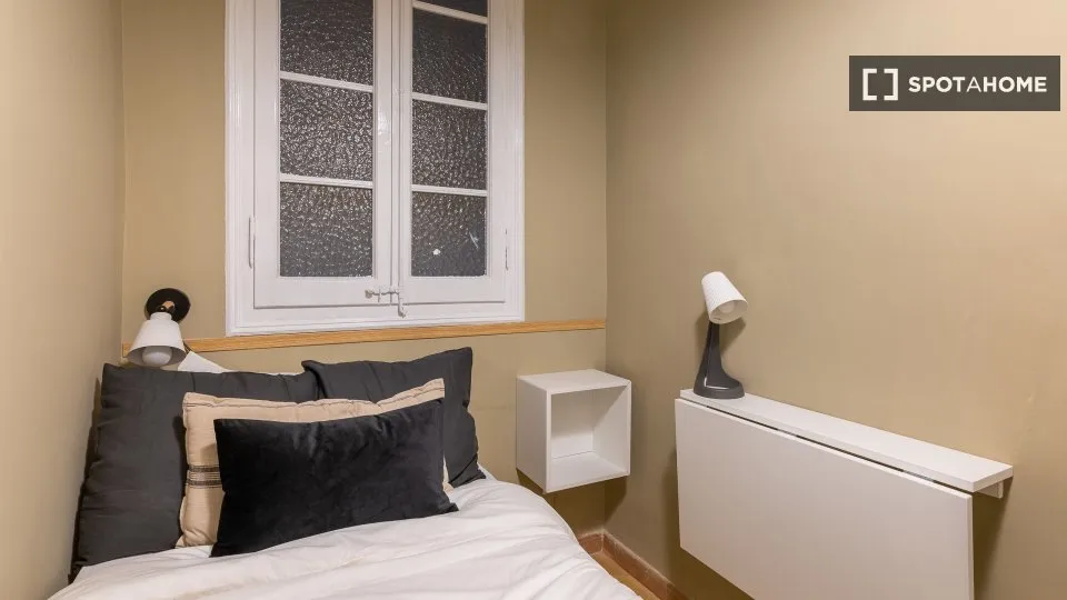 Chambres - Shared Flat with 6 Rooms in L'Antiga Esquerra