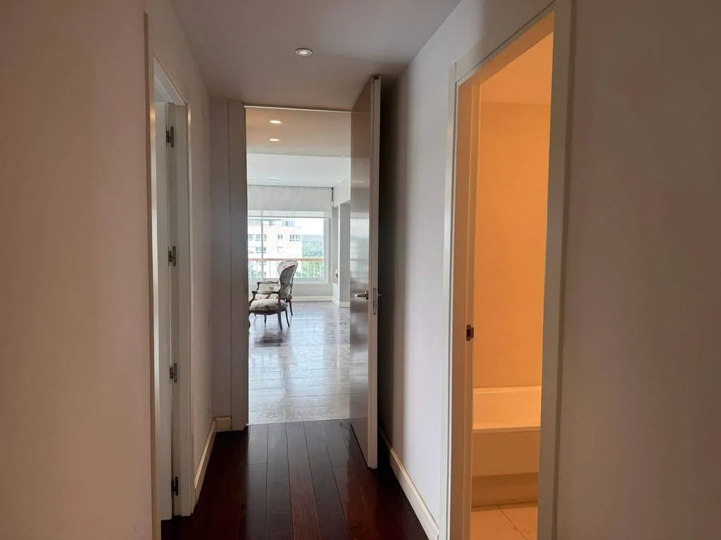 Hallway - Luxury Flat with Pool on Arroyofresno Street, Madrid