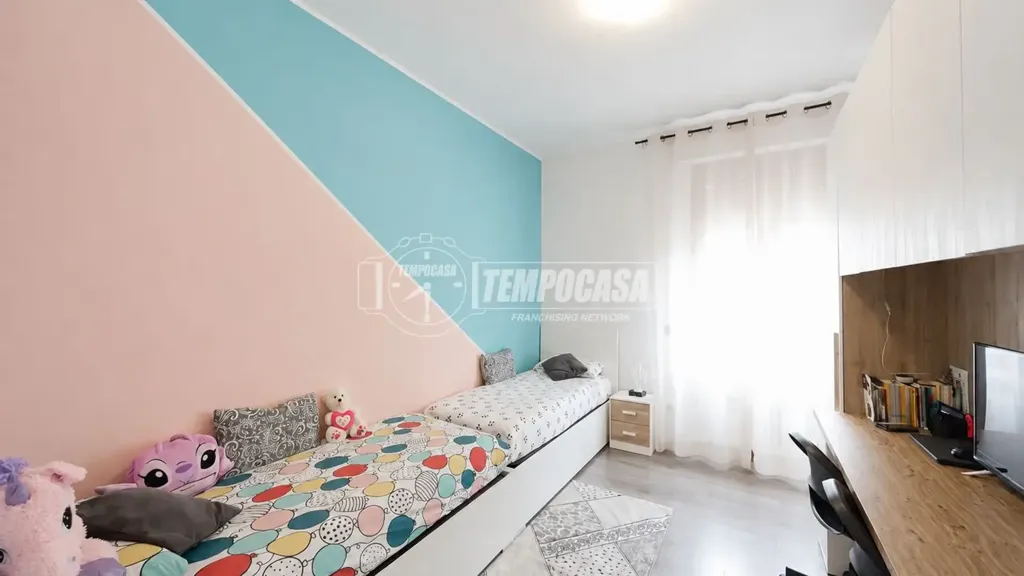 Chambres - Modernised Three-Bedroom Apartment in Muggiò
