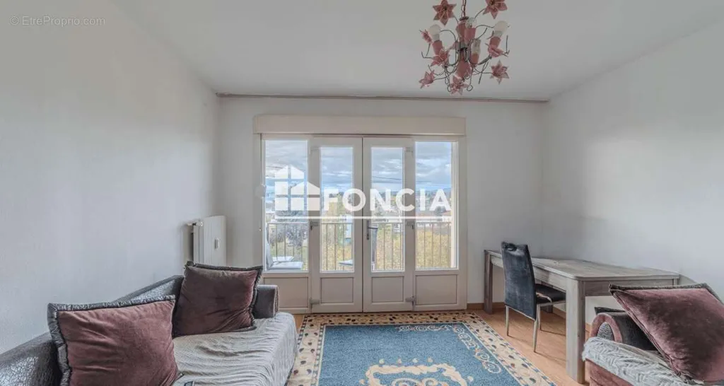 Séjour - T3 Lumineux avec Balcon à Roanne