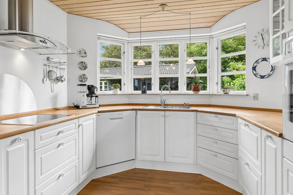 Kitchen - Cottage with Limfjorden View in Løgstør