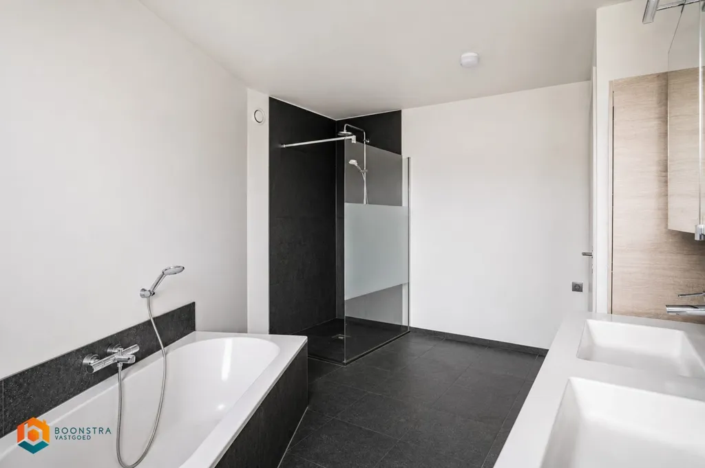 Bathrooms - House with Terrace in Bonheiden