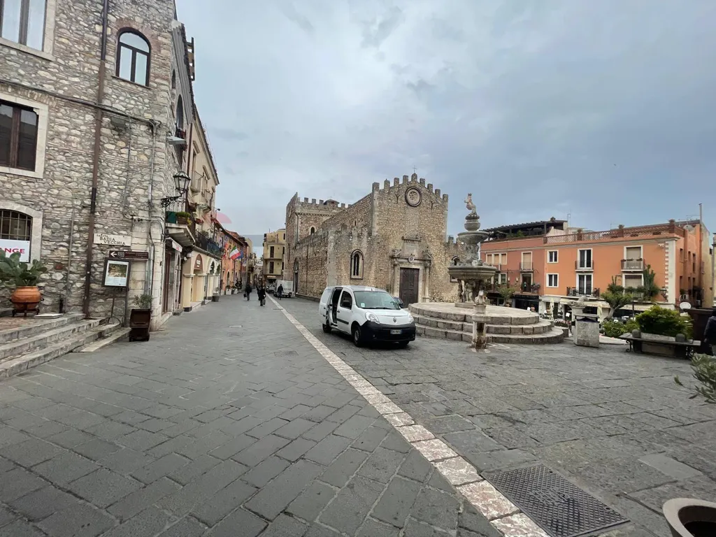 Commercial Property on Corso Umberto, Taormina