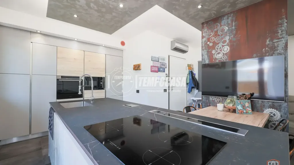 Köök - Ground Floor Apartment with Private Garden in Forlì