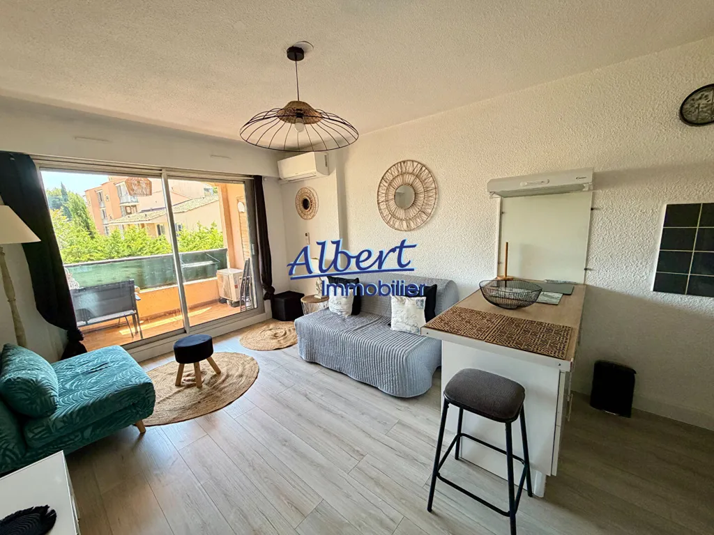 Living Room - Studio with South Terrace in Sanary-sur-Mer