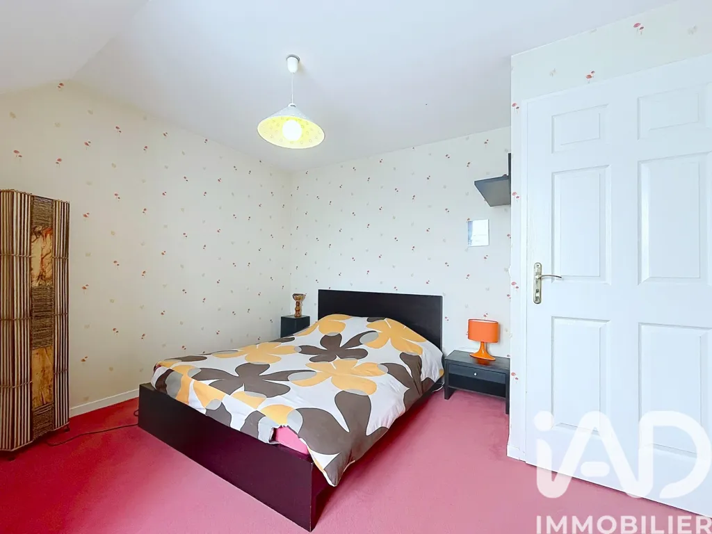 Bedrooms - Duplex Apartment with Terrace in Emerainville