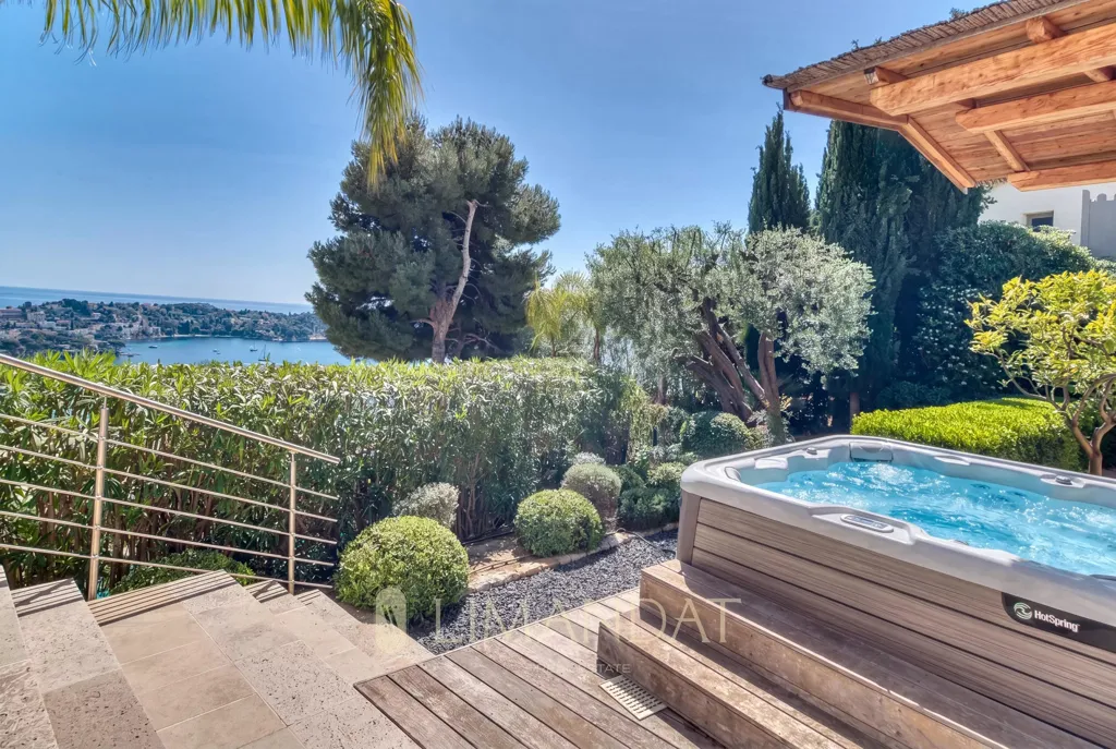 Terrass - Contemporary Villa with Sea View in Cap-Ferrat