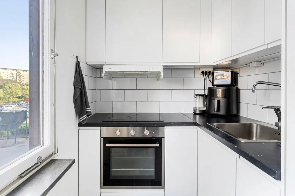 Köök - Bright 1-Bedroom Flat with Balcony in Stockholm