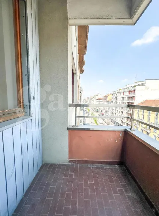 Balcon - Fully Rented Flat with Double Aspect in Milan