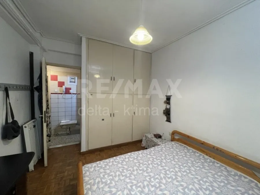 Camere da letto - Semi-Basement Apartment in Larissa Centre