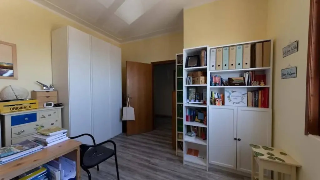 Bureau - Panoramic Apartment with Balcony in Gambassi Terme