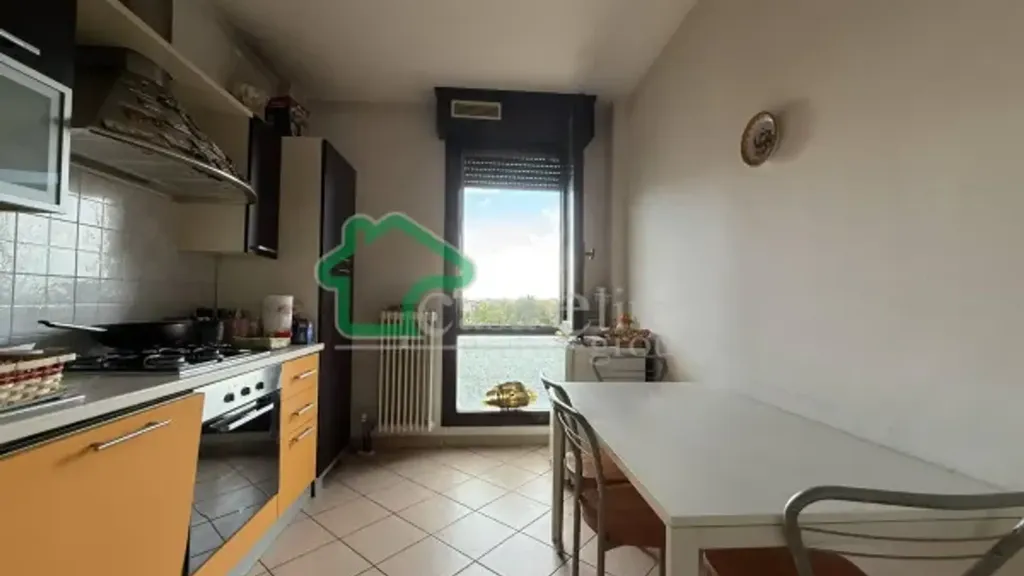 Köök - Spacious Apartment with Lift in Lodi