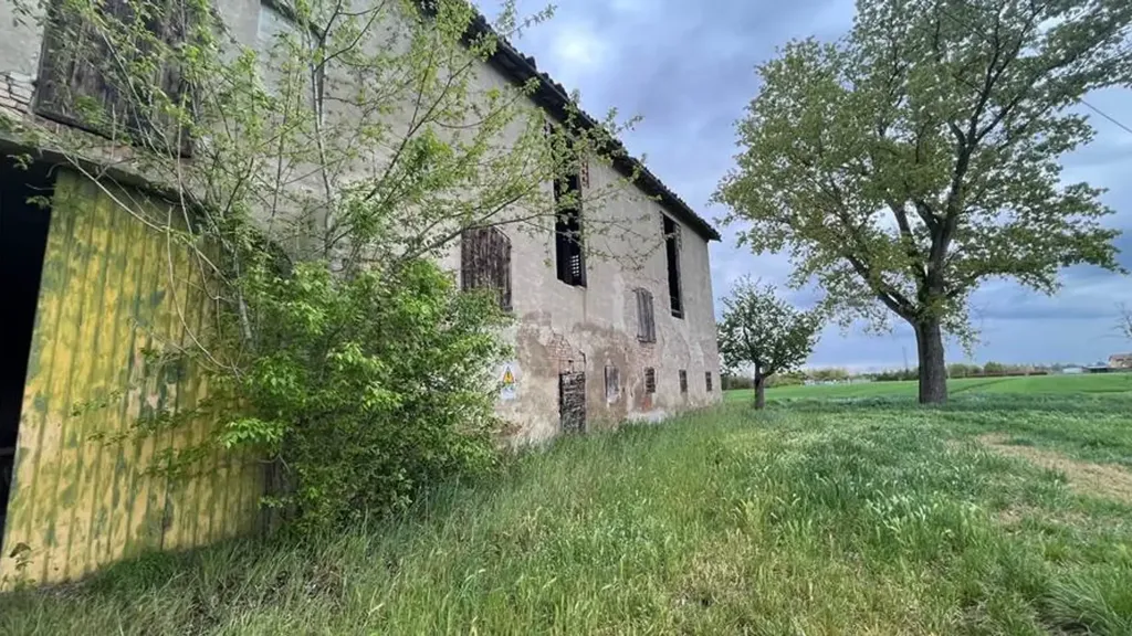 Välivaade - Rustic Farmhouse with Barn in Carpi