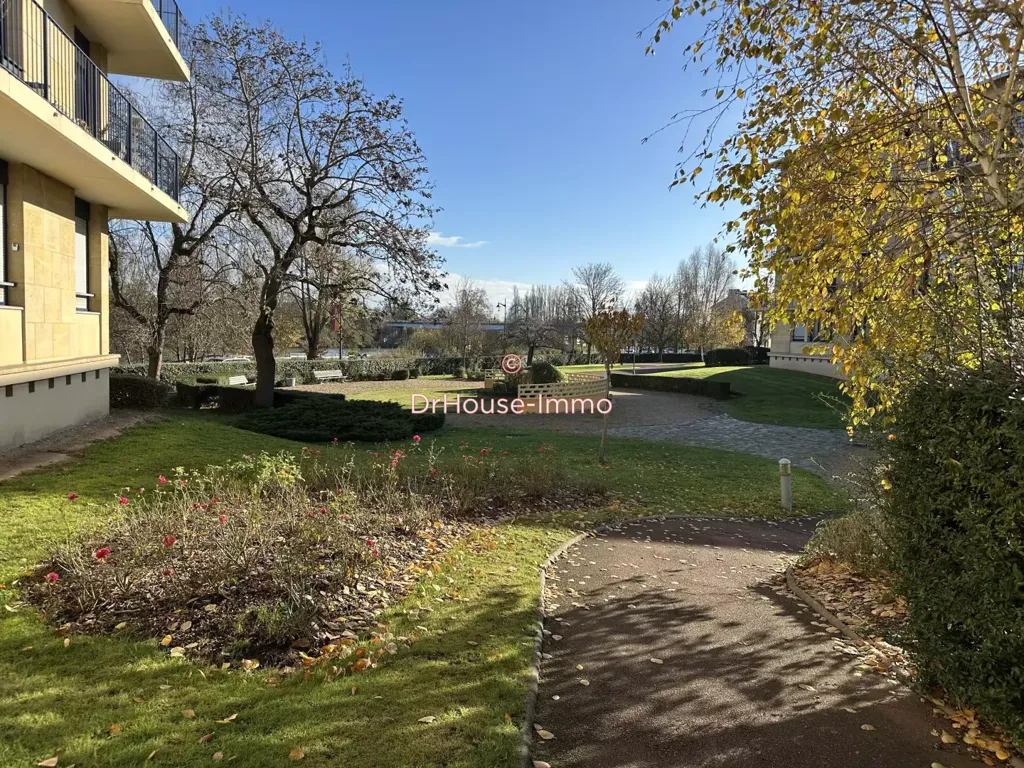 Giardino - Spacious Flat with Seine View in Mantes-La-Jolie