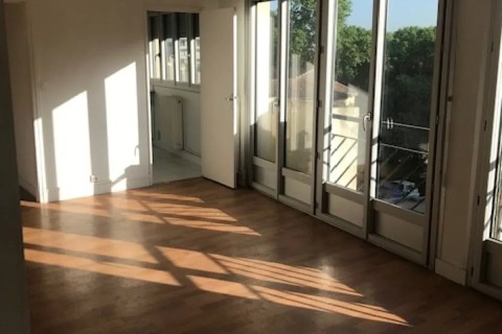 Stanze - Bright 3-Piece Apartment in Bordeaux