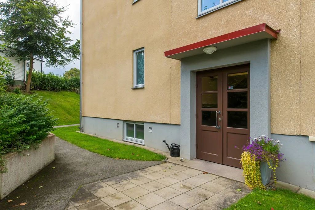 Välivaade - Renovated Three-Bedroom with Balcony in Bergdalen