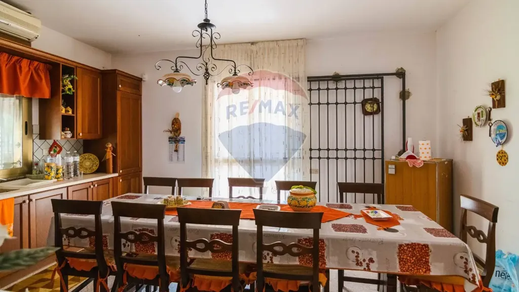 Salle à manger - Bifamiliar Villa with Garden in Caltanissetta
