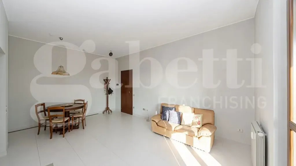 Séjour - Modernised Apartment with Balcony in Monza