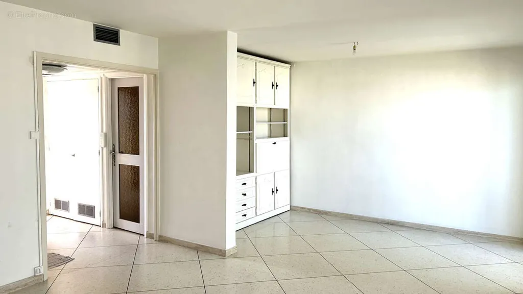 Toad - Seafront Villa with Balcony in Solviou