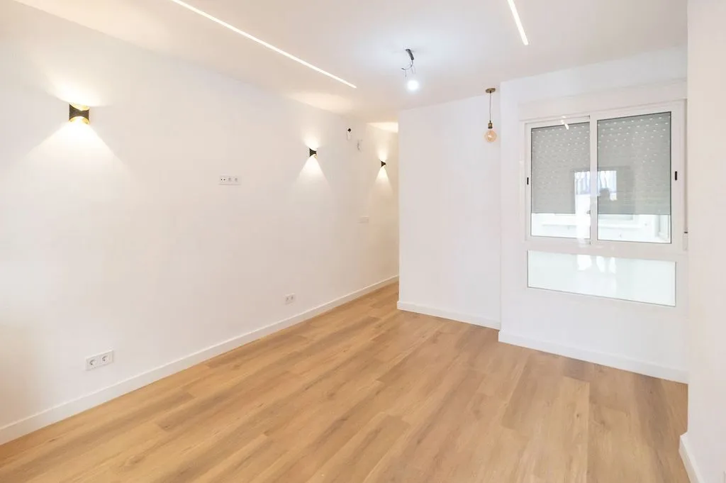 Toad - 2-Bedroom Flat with Balcony in Madrid