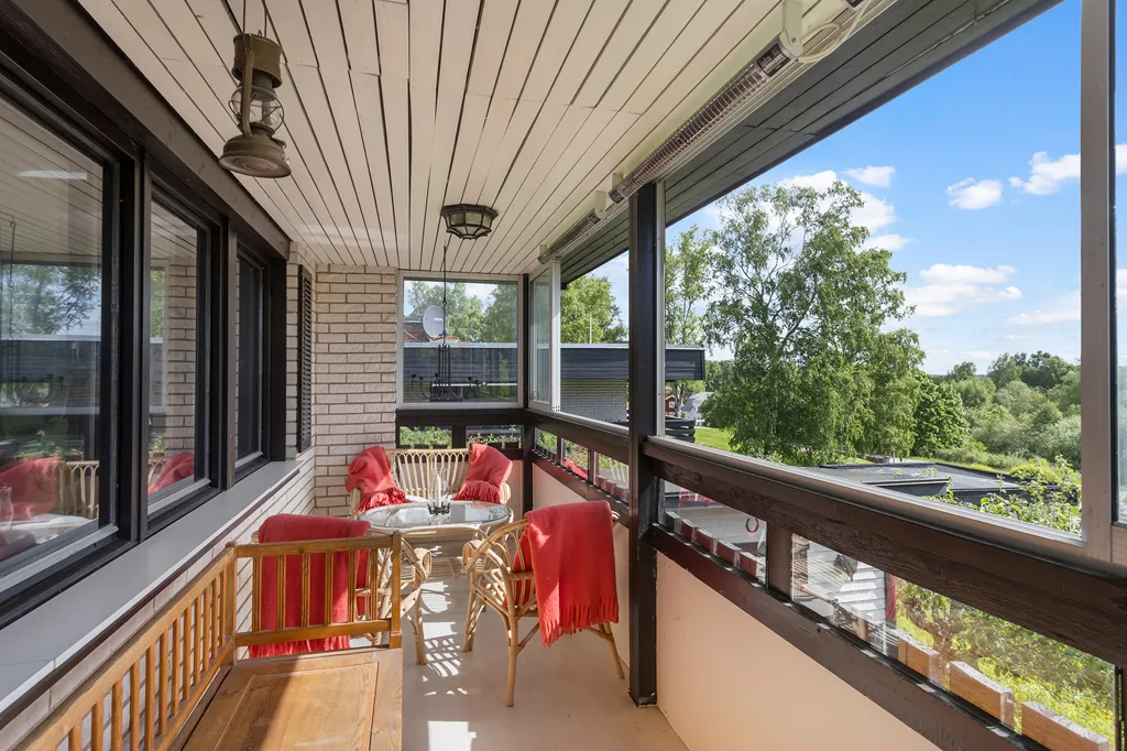 Balcon - Souterräng Villa with Garden in Borsökna