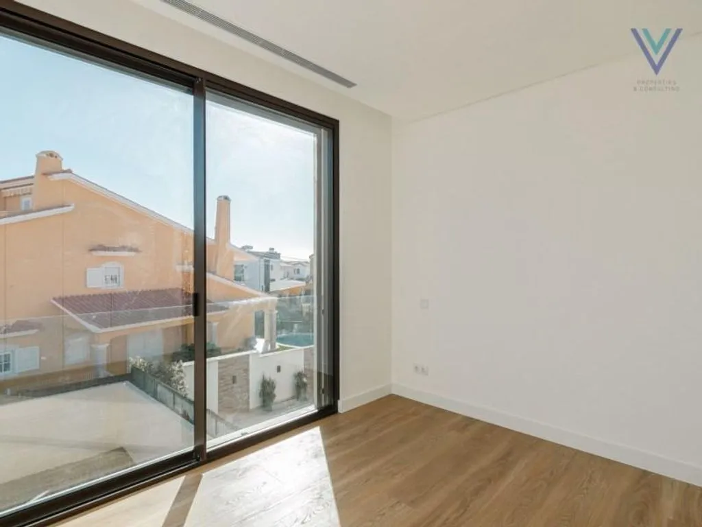 Toad - New 4-Bedroom House with Pool in Cascais
