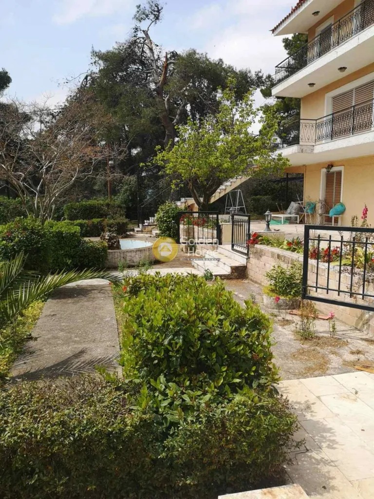 10-room house in GR