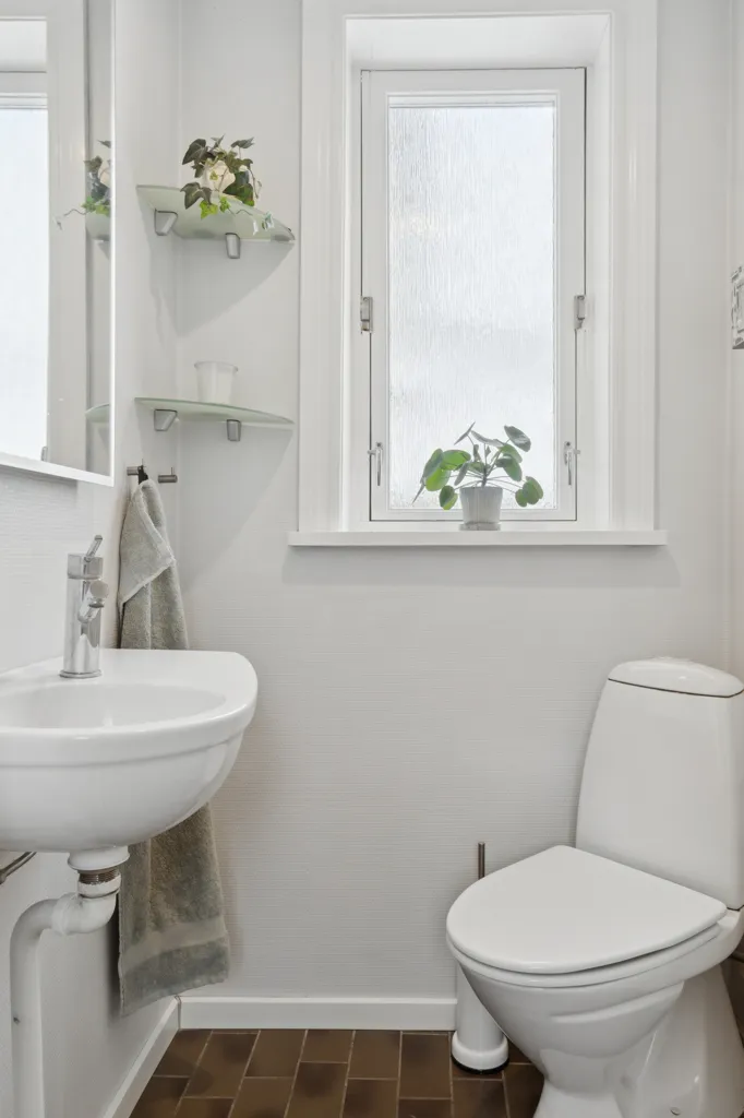 Salles de bain - Well-Maintained Villa with Garden in Herlev