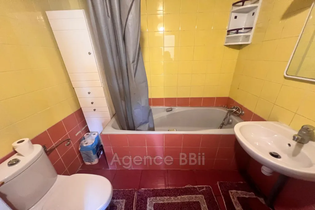 Salles de bain - Maison en Pierre avec Jardin au Calme à Cantaron