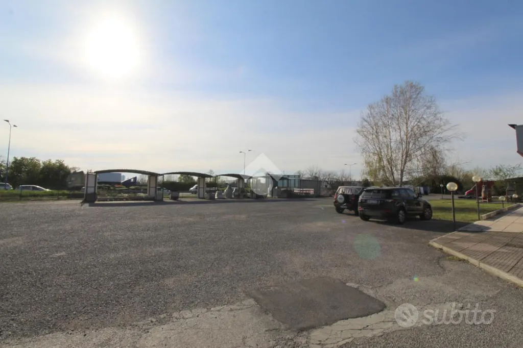 Esterno - Industrial Complex with Exhibition Space near Brescia