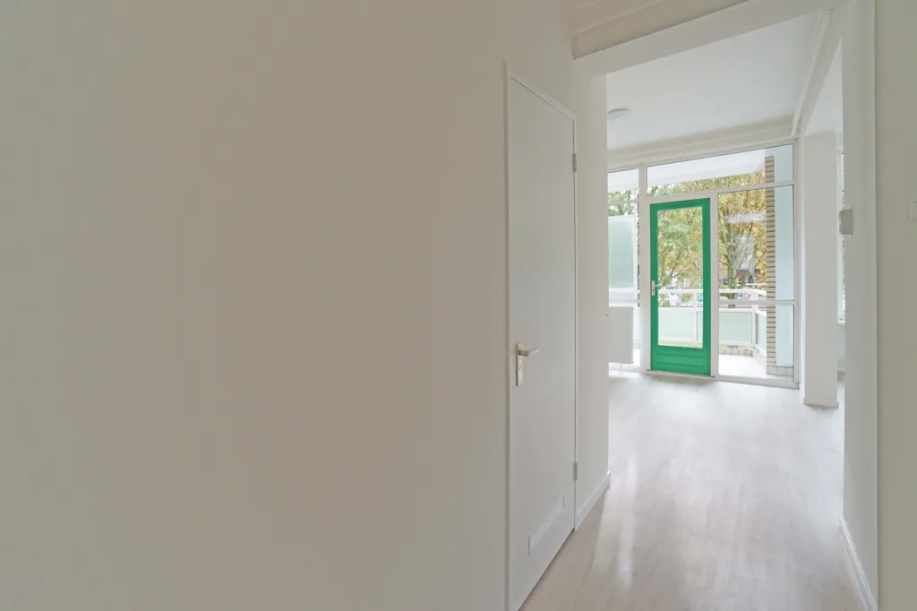 Esik - 3-Bedroom Gallery Flat with Balcony in Rotterdam Centre