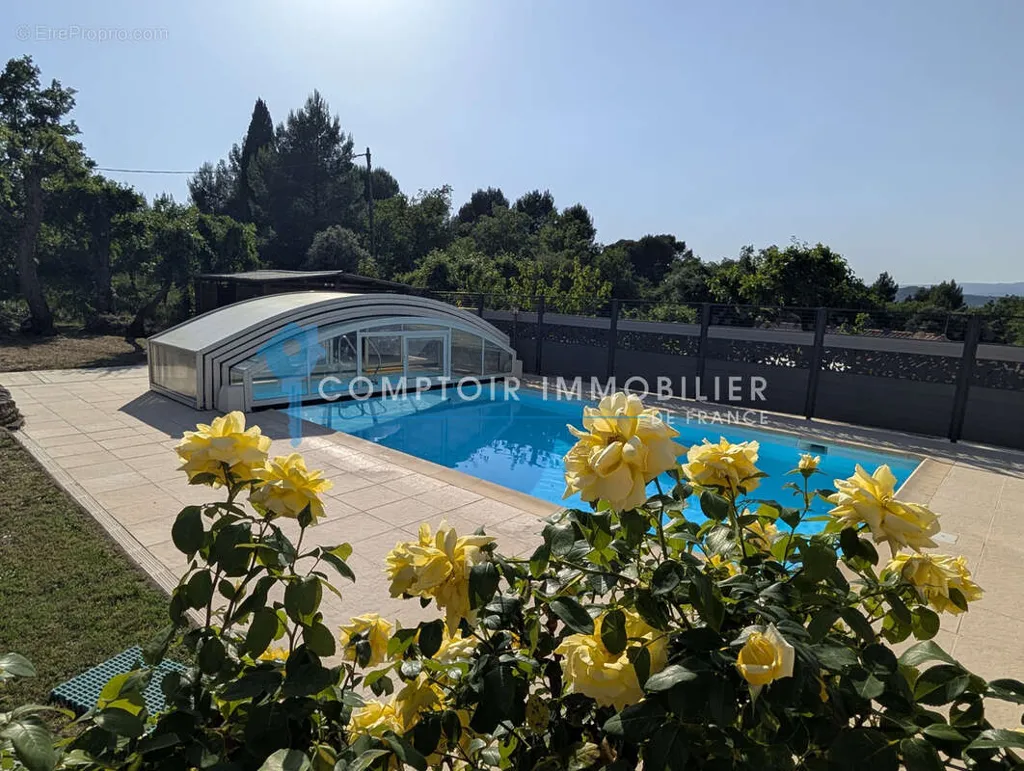 Piscina - Architectural House with Panoramic Views near Apt
