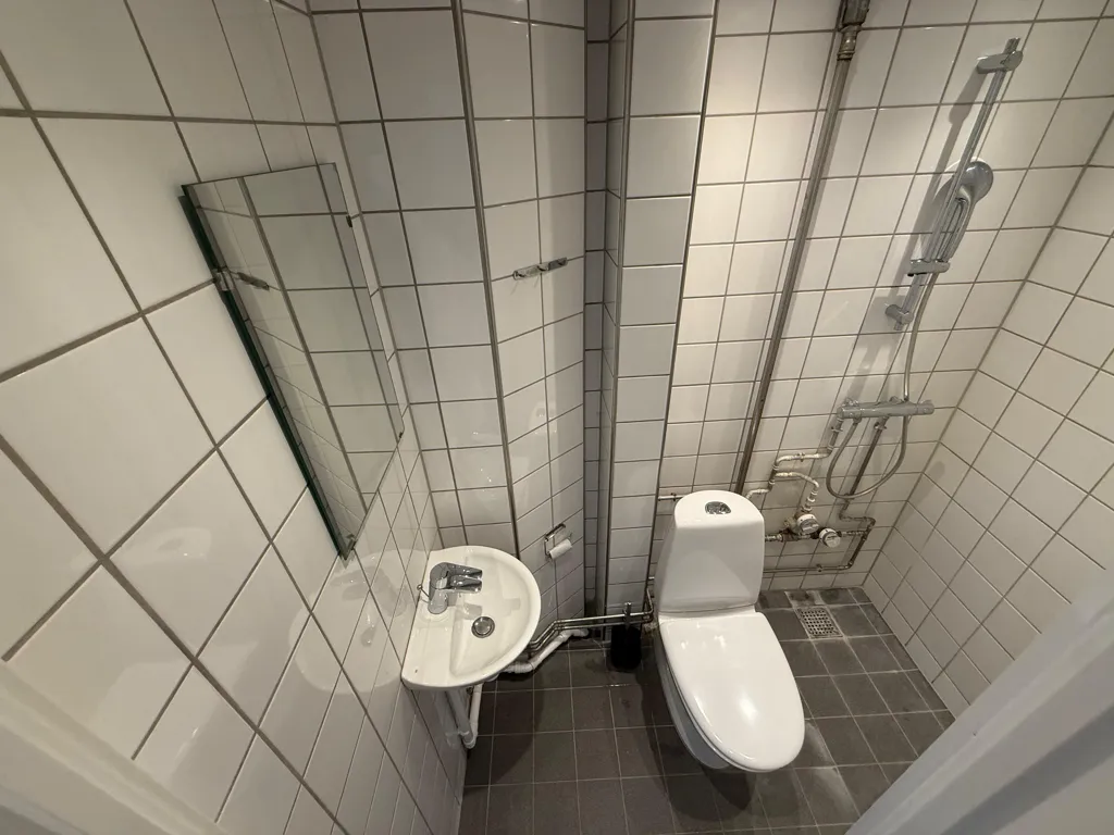 Vannitoad - Private Room in Shared Apartment, Hyltebjerg Allé