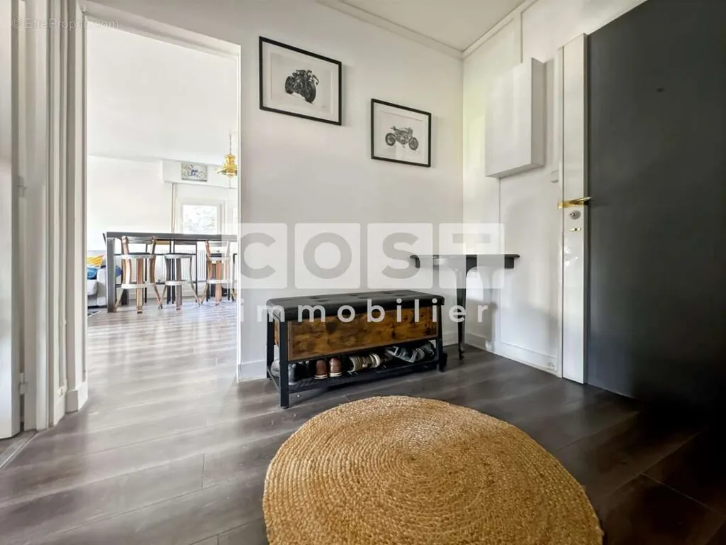 Hallway - Luxury Flat with Balcony in Courbevoie