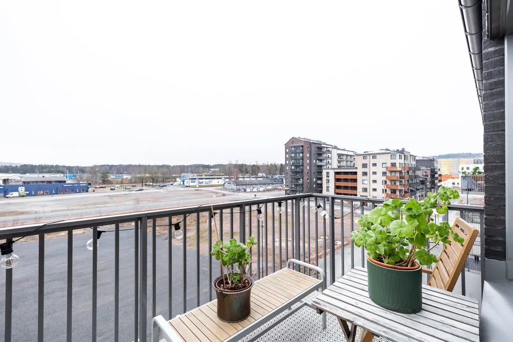 Balcon - Bostadsrätt with Two Balconies in Södra Munksjön