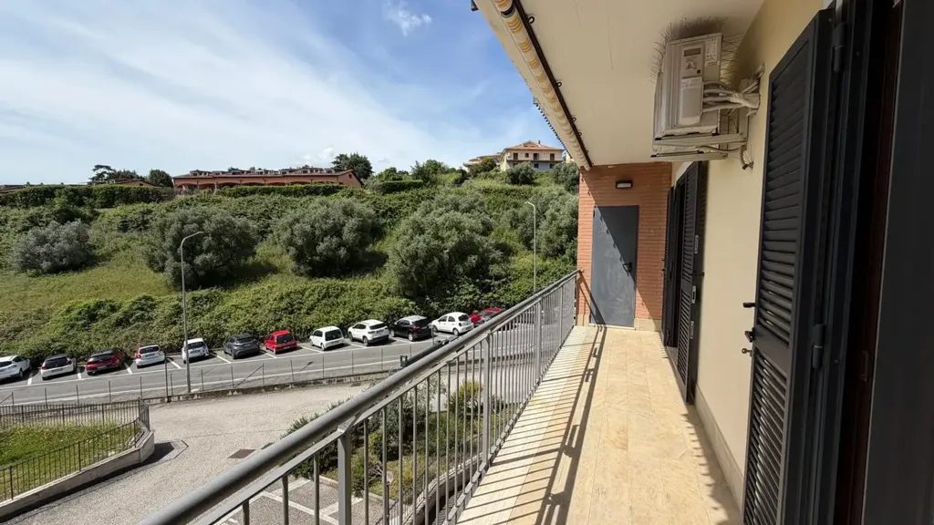 Balcon - 2-Bedroom Apartment with Balcony in Capena
