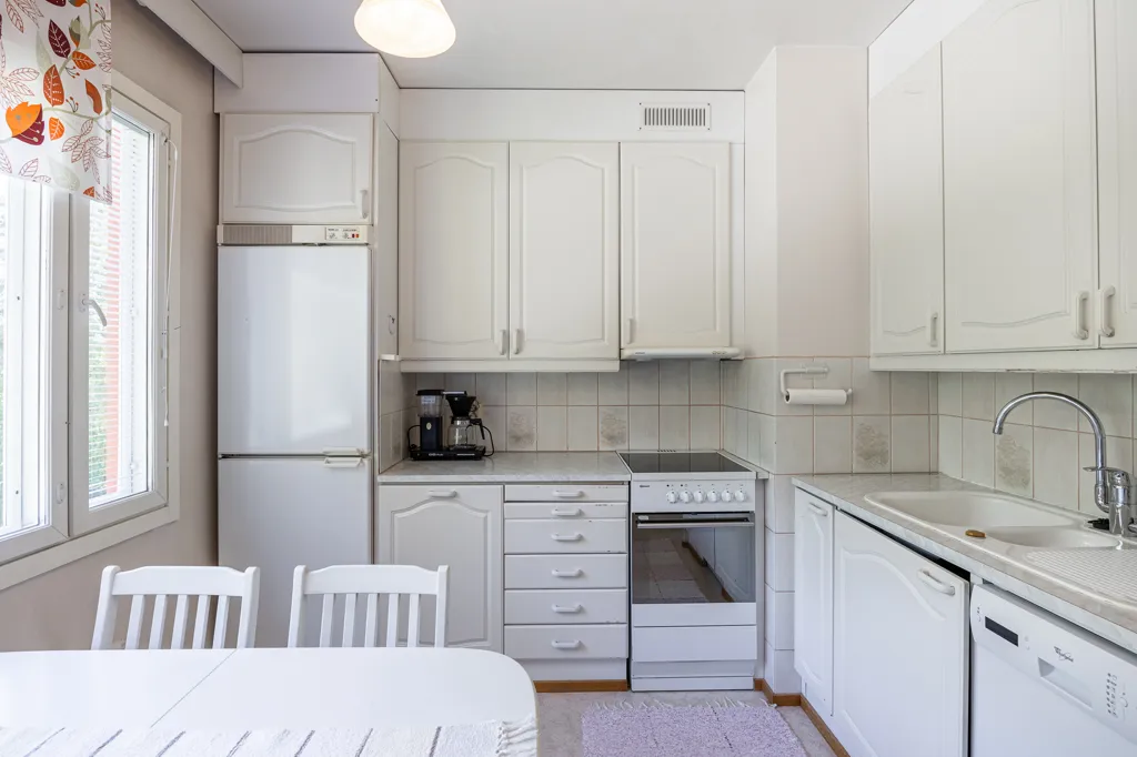 Cuisine - Spacious Apartment with South Balcony in Valkeakoski